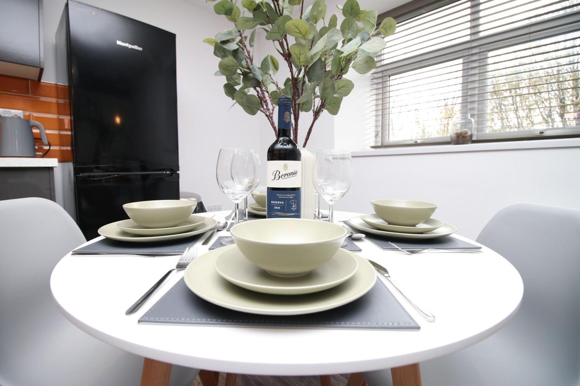 Fully Equipped Kitchen, Parking, City Centre 스완지 외부 사진