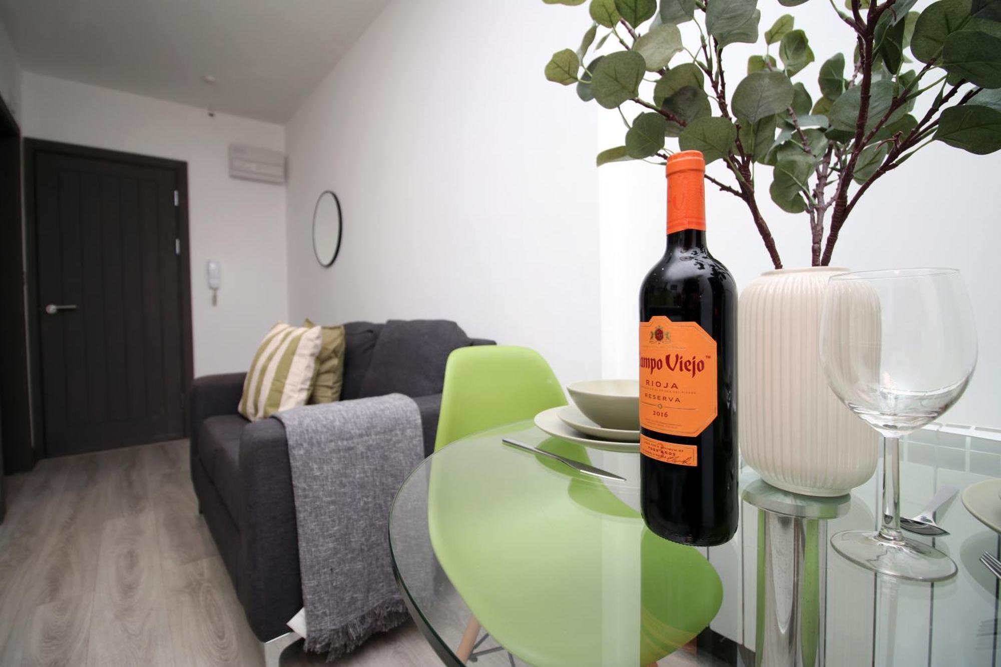 Fully Equipped Kitchen, Parking, City Centre 스완지 외부 사진