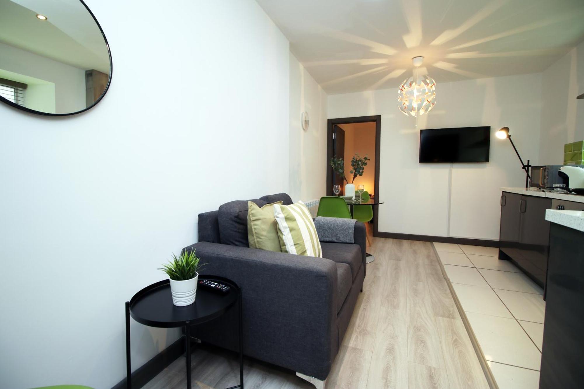 Fully Equipped Kitchen, Parking, City Centre 스완지 외부 사진