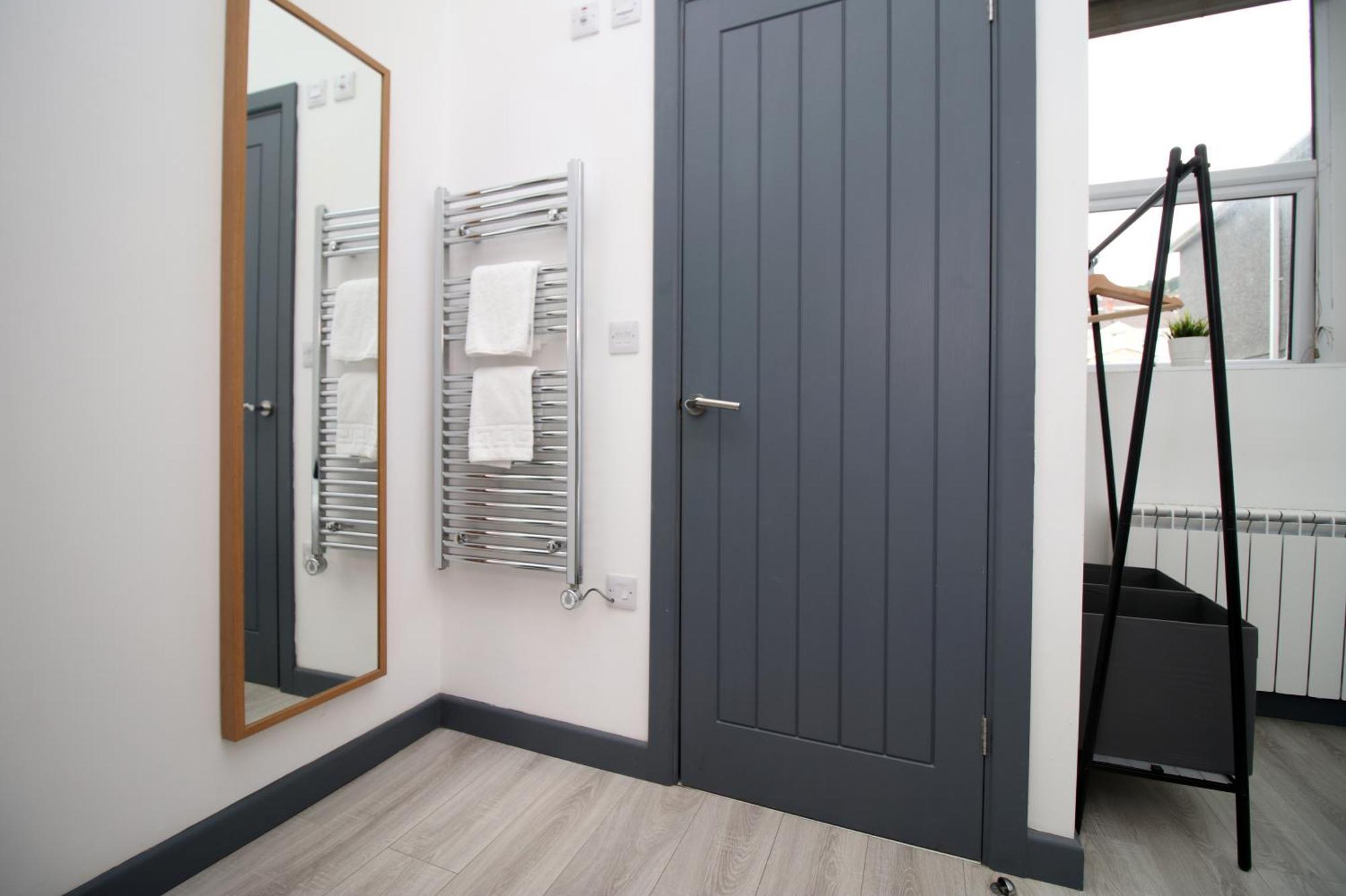 Fully Equipped Kitchen, Parking, City Centre 스완지 외부 사진