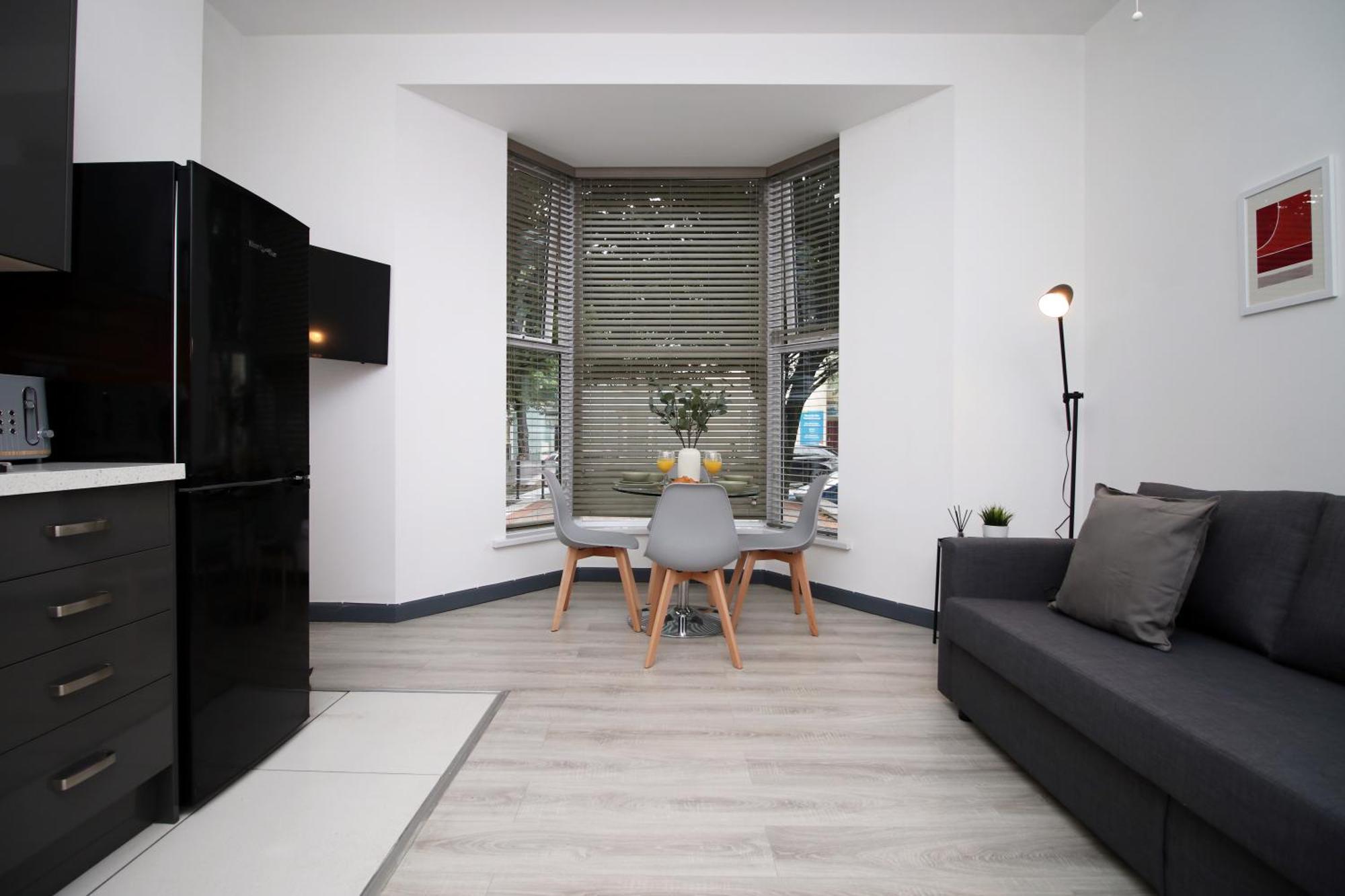 Fully Equipped Kitchen, Parking, City Centre 스완지 외부 사진