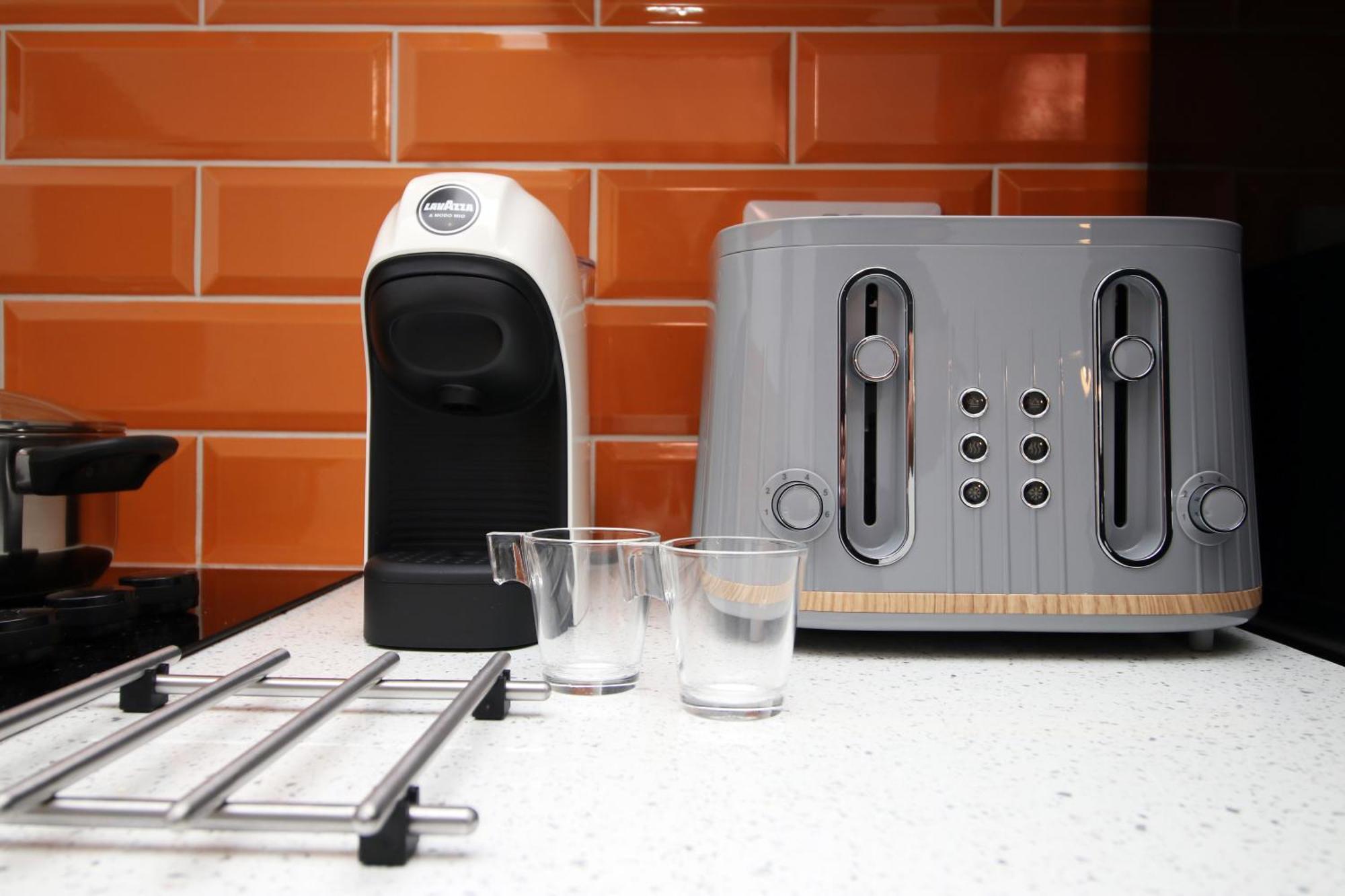 Fully Equipped Kitchen, Parking, City Centre 스완지 외부 사진