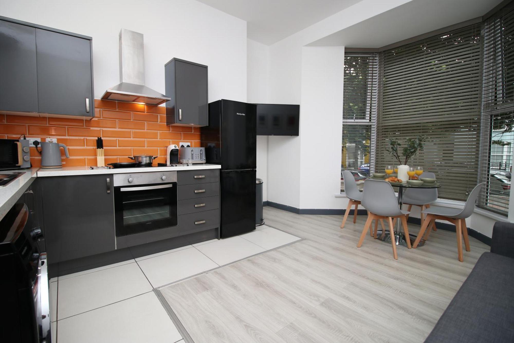 Fully Equipped Kitchen, Parking, City Centre 스완지 외부 사진